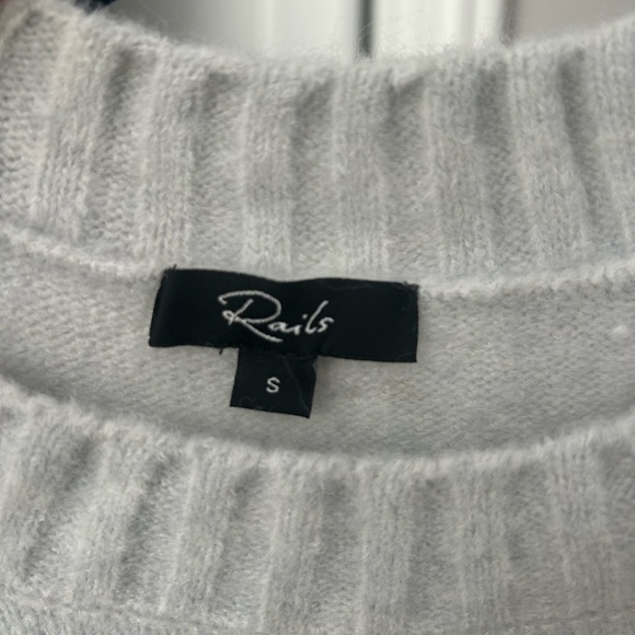 Rails greyish lightning bold sweater. Never worn super super comfy. - Picture 4 of 4